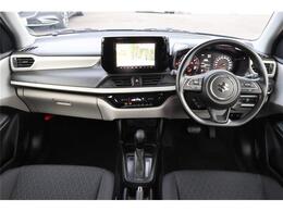 前席全体　目線も高く広い視界で安心して運転することができますね！