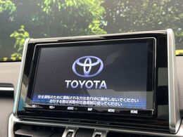 【メーカー純正9インチナビ】インテリアに溶け込むスタイリッシュな「専用設計」メーカーナビを装備♪視認性や操作性など基本性能にも優れ、より上質なカーライフをお楽しみいただけます。