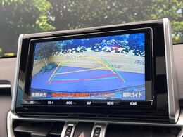 【バックカメラ】駐車時に後方がリアルタイム映像で確認できます。大型商業施設や立体駐車場での駐車時や、夜間のバック時に大活躍！運転スキルに関わらず、今や必須となった装備のひとつです！