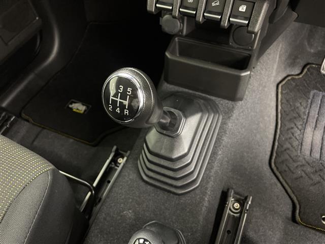 【シフトレバー】シフトも操作しやすく快適なドライブを楽しんでいただけます！