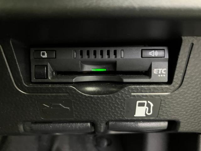 WECARSの展示場では実際に見て、触ってお車をお選びいただけます！知識の豊富な営業スタッフが様々なカーライフをご提案いたします！