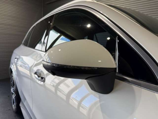 メルセデスの認定中古車「サーティファイドカー」には、最大100項目にも及ぶ点検・整備項目が設定されています＞