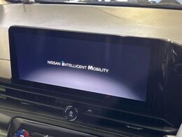 【メーカー純正12.3型ナビ】インテリアに溶け込むスタイリッシュな「専用設計」メーカーナビを装備♪視認性や操作性など基本性能にも優れ、より上質なカーライフをお楽しみいただけます。