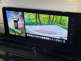 【アラウンドビューモニター】専用のカメラにより、上から見下ろしたような視点で360度クルマの周囲を確認することができます☆死角部分も確認しやすく、狭い場所での切り返しや駐車もスムーズに行えます。