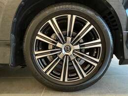 ★275/50R21★ダンロップPT3AGRAND・TREK・20前6ミリ・後6ミリ山と十分ございます。★21インチホイールにガリキズはございませんでした。