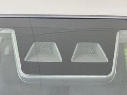 【スマートアシスト】走行中に前方の車両等を認識し、衝突しそうな時は警報とブレーキで衝突回避と被害軽減をアシスト。より安全にドライブをお楽しみいただけます。