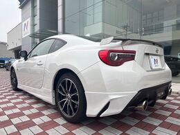 【モデリスタフルエアロ】人気のモデリスタエアロを装着！クルマの外観がよりスタイリッシュになり、街中で存在感あふれる1台に♪将来買い替える時にもリセールに影響しやすく、価値ある人気の装備です！