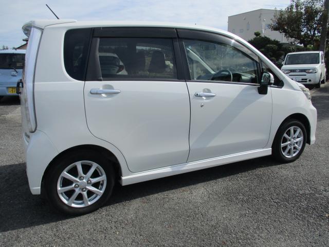 12ヶ月点検整備　エンジンオイルはもとよりワイパーブレードまで交換致します。また、納車時にはしっかりとルームクリーニングを行いますので安心してお乗り出し頂けます。