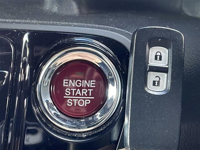 ◆プッシュスタート＆スマートキー【鍵を挿さずにポケットに入れたまま鍵の開閉、エンジンの始動まで行えます。リモコンで電動スライドドアも動かせるのが嬉しい！】