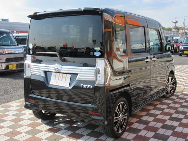 当店は国道190号線沿い「ハイパーモールMERX宇部」様の駐車場内にございます「ヒューネットMERX宇部」です！「ザ・ビッグ」様や「Mr.MAX」様なども立ち並ぶショッピングモールの中で、非常に立ち寄りやすい店舗です