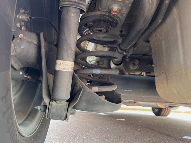 お車を安心してお乗りいただく為には、足回りの定期点検が欠かせません。サービスサポート（有償保証）では無料点検もご提供しており、安心のカーライフをお過ごしいただけるサポート体制が整っています。