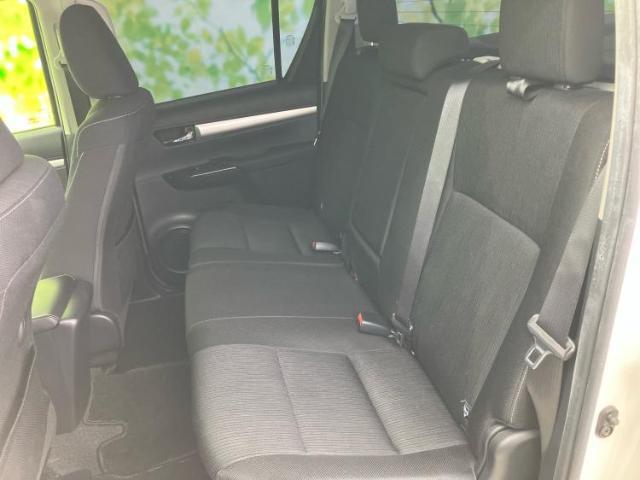 WECARSでは各商談席に大型モニターをご用意しております！見やすい大画面でゆったりと全国の在庫をご覧いただけます！是非ご来店お待ちしております！