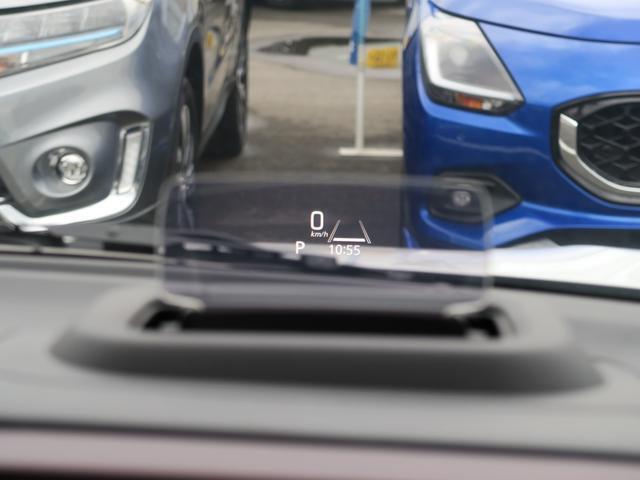 ヘッドアップディスプレイです！速度などの情報を目の前に表示してくれるので運転に集中できます！
