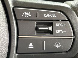 【アダプティブクルーズコントロール】高速道路での長距離走行が楽に！！自動で速度を保つクルーズコントロールが、衝突軽減システムと連携し、前方の車両を感知して車間を保つように速度調節してくれます！！