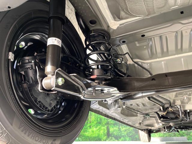 お車を安心してお乗りいただく為には、足回りの定期点検が欠かせません。サービスサポート（有償保証）では無料点検もご提供しており、安心のカーライフをお過ごしいただけるサポート体制が整っています。