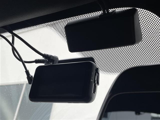 【ドライブレコーダー】映像・音声などの運転中の記録を残します。事故などを起こした起こされた時の証拠になりえますので、もしも時でも安心ですね。