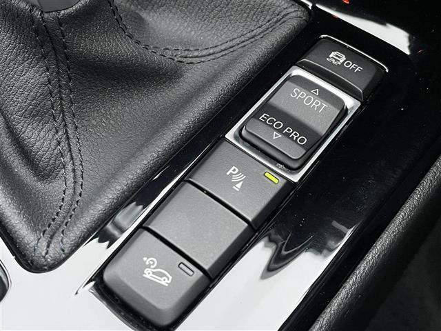 【運転席操作部】『運転席周辺の装備』の画像になります。快適なドライブを楽しむための機能が装備されています！運転席から触れるので使いやすいです！