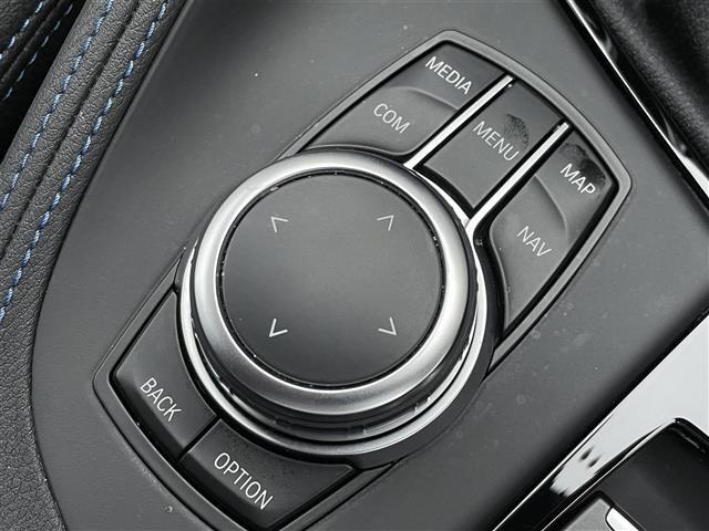 【運転席操作部】『運転席周辺の装備』の画像になります。快適なドライブを楽しむための機能が装備されています！運転席から触れるので使いやすいです！