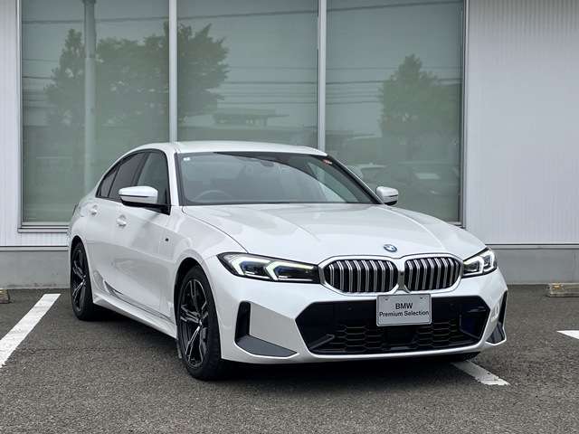 BMW Card （Visa)とBMW Diners Cardの2種類をご用意しております。充実のポイントプログラムや多様なサービスの他にカード契約期間中はBMWエマージェンシー・サービスが24時間365日ご利用いただけます。