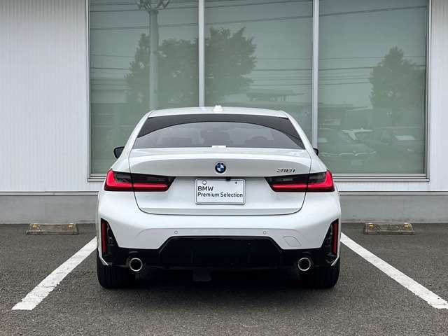安心のネットワーク。全国187箇所（2025年2月現在）のBMW正規ディーラーのサービスセンターで整備・保証修理を受けることができます。