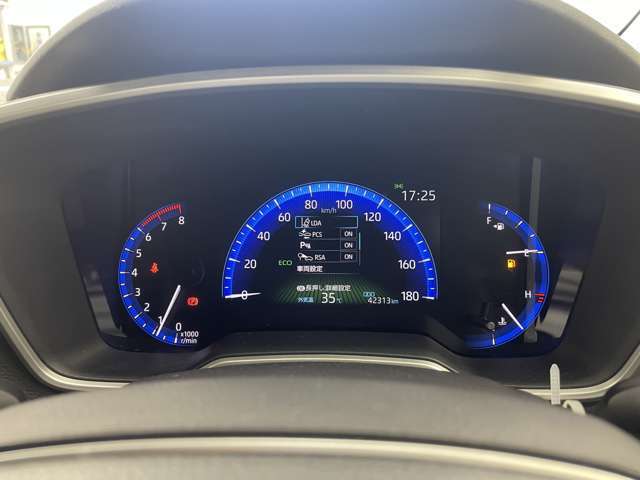 【スピードメーター】メーターがシンプルで見やすく運転しやすいですね！