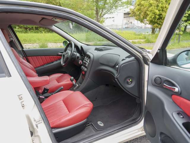 ほしい車や予算が合わないときは、買取車両を直接紹介しますので、ご相談ください。プロの目線で掘り出し物をご提案します。車の特性や維持するために必要と思われる、整備、修繕をあらかじめ実施し納車します。