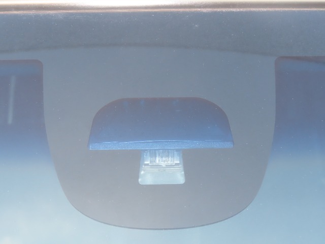 低速域での前車両との衝突の回避・軽減をブレーキで支援するシティブレーキアクティブシステムを装備。また前方に車両など障害物がある状況での追突を抑制する誤発進抑制機能もございます。