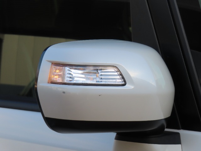 ドアミラーウインカーは視認性が良く、安全性が高くなります。