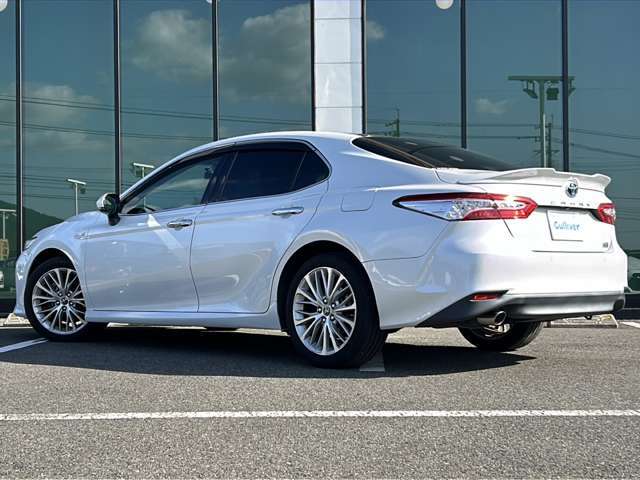 展示場とドルフィネットから全国のお車をお探しいただけます！もちろん遠方車両のお取り寄せ、遠方でのご納車も是非ご相談ください！！