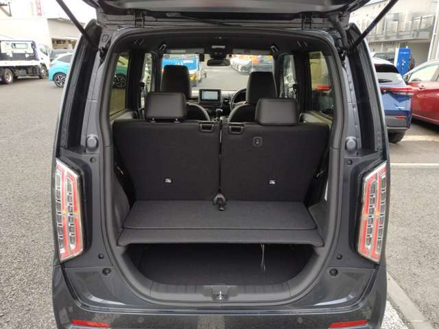 広いラゲッジスペースです♪間口も広く、荷物の出し入れも快適！