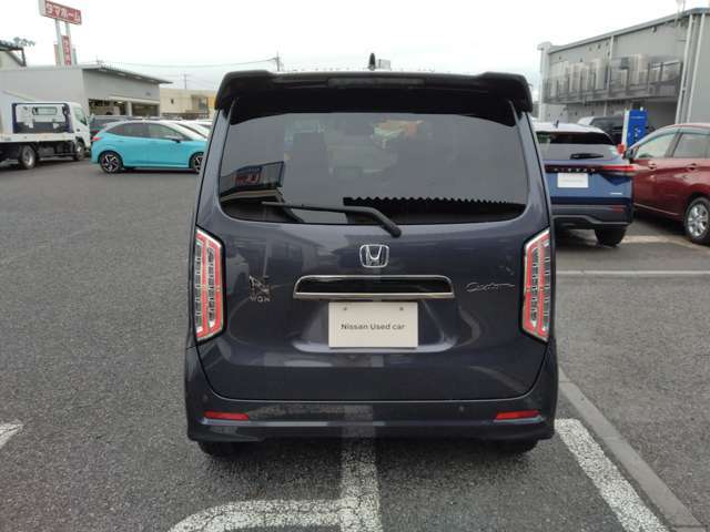 プライバシ-ガラスで車内への日差しを和らげ急な室温変化を防ぎます♪