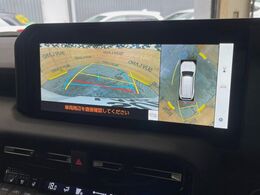 【パノラミックビューモニター】専用のカメラにより、上から見下ろしたような視点で360度クルマの周囲を確認することができます☆死角部分も確認しやすく、狭い場所での切り返しや駐車もスムーズに行えます。