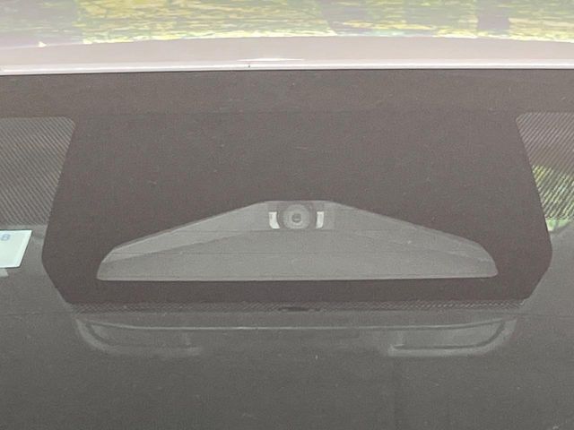 【トヨタセーフティセンス】走行中に前方の車両等を認識し、衝突しそうな時は警報とブレーキで衝突回避と被害軽減をアシスト。より安全にドライブをお楽しみいただけます。
