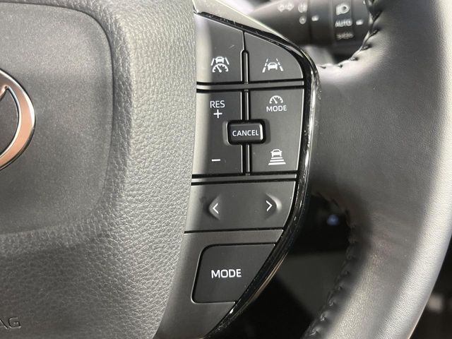 【レーダークルーズコントロール】高速道路での長距離走行が楽に！！自動で速度を保つクルーズコントロールが、衝突軽減システムと連携し、前方の車両を感知して車間を保つように速度調節してくれます！！