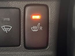 【シートヒーター】寒い日に重宝するシートヒーター！エアコンより早く温まってくれるので寒がりの人も安心ですね♪エアコンの温風は乾燥するから苦手、という方にもをおすすめです。