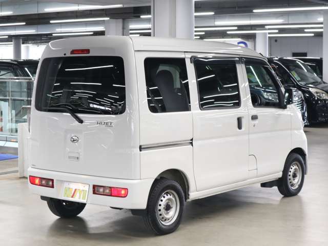 自社陸運局指定工場完備！国家資格車検検査員資格を持った整備士による整備。走行に関係のない所も不具合箇所があれば修理してお渡しいたします。