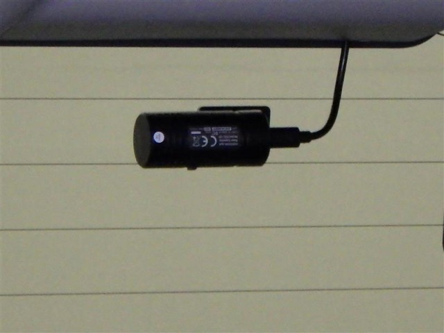 前後室内録画タイプのドライブレコーダーです