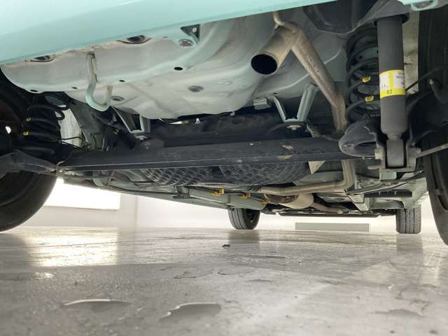 中古車だと気になる足廻り＆下廻り・・・ご覧の通り状態良好◎沿岸部や降雪地にお住まいのお客様もご安心ください♪