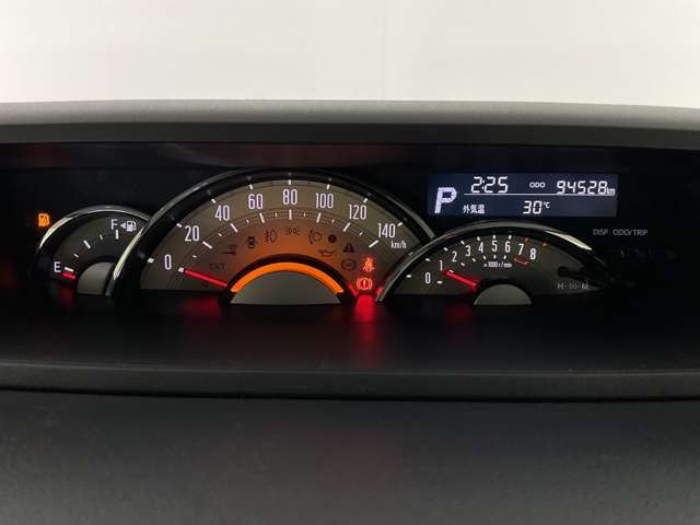 当店ではほぼ全てのお車を全国各地のオートオークションから仕入れております。その際、メーター改ざん等の検査も行われ、問題の無い車両のみ入庫していますのでご安心下さい☆