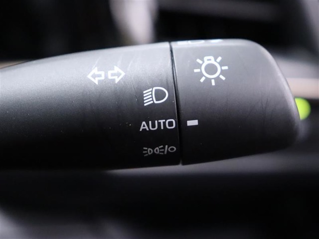 コンライト！新法規対応で暗くなったら自動でヘッドライトの点灯をサポートしてくれます！任意での操作も可能！
