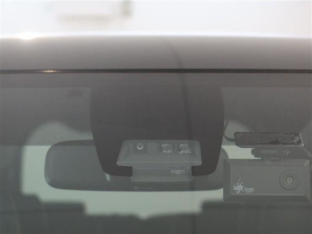 サポカーは、高齢運転者を含めたすべてのドライバーによる交通事故の発生防止・被害軽減対策の一環として、国が推奨する新しい自動車安全コンセプトです。詳しくは販売店スタッフまでおたずねください。