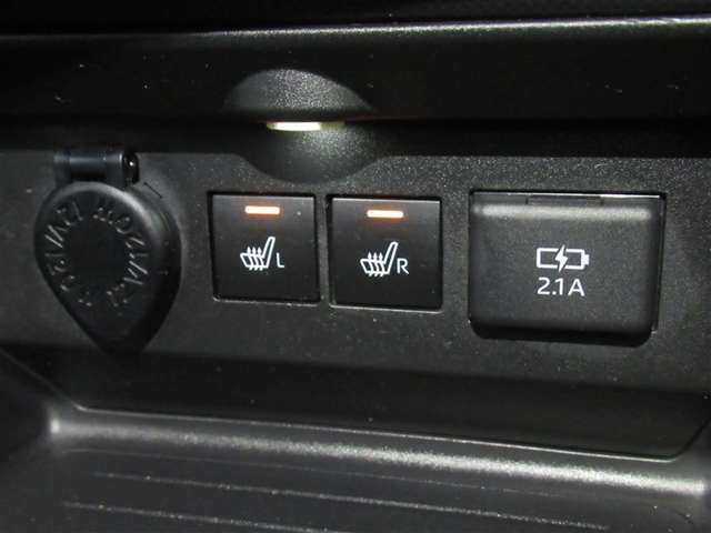 寒い日もぬくぬく、運転席、助手席シートヒーター付きです♪