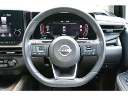 ハンドルの右側にはプロパイロットのスイッチがあり、左側にはステアリングスイッチがあります。