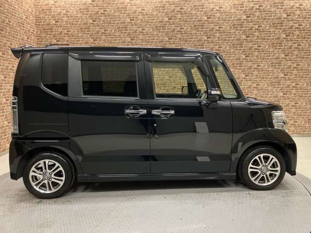 ■充実のアフターサービス■　車の販売はもちろん、自社整備工場・自社鈑金工場・オイル交換＆点検専門店舗を完備しておりますので納車後もお客様のカーライフをトータルでサポートいたします。