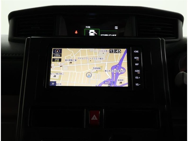純正ナビ付です。地図はもちろんTVも楽しめます。室内も専門のスタッフによる清掃済みでキレイです。是非一度ご覧下さい！