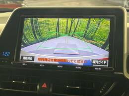 【バックカメラ】駐車時に後方がリアルタイム映像で確認できます。大型商業施設や立体駐車場での駐車時や、夜間のバック時に大活躍！運転スキルに関わらず、今や必須となった装備のひとつです！