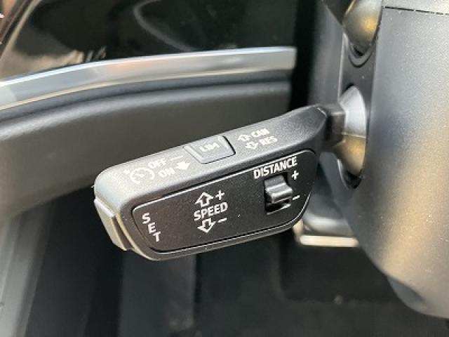 ●アダプティブクルーズコントロール『設定した速度で前方車両に追いつくと、安全な車間距離を自動で調整して前方車両を追従します。長距離ドライブでの疲労を軽減する大変重宝する機能です。』