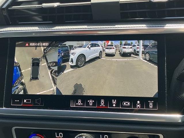 ●サラウンドビューカメラ『車両の4つのカメラから得た映像を合成し、上空から眺めているような映像をモニターに映し出します。車両周辺の歩行者や障害物などの発見に役立ちます。』
