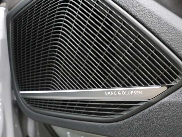 車内に臨場感あふれる空間を演出するBang＆Olufsenスピーカーを搭載！低音・高音などお好みにセッティング頂く事が可能になります！！