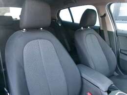 車内での喫煙歴も無く綺麗な状態をキープしております。